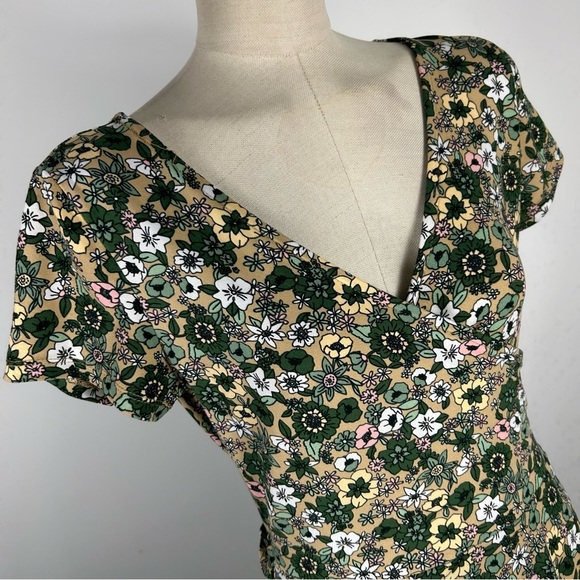 Rebel Sugar 60s Floral Mock-Wrap BodyCon Dress with Pencil Skirt Large - Picture 3 of 12